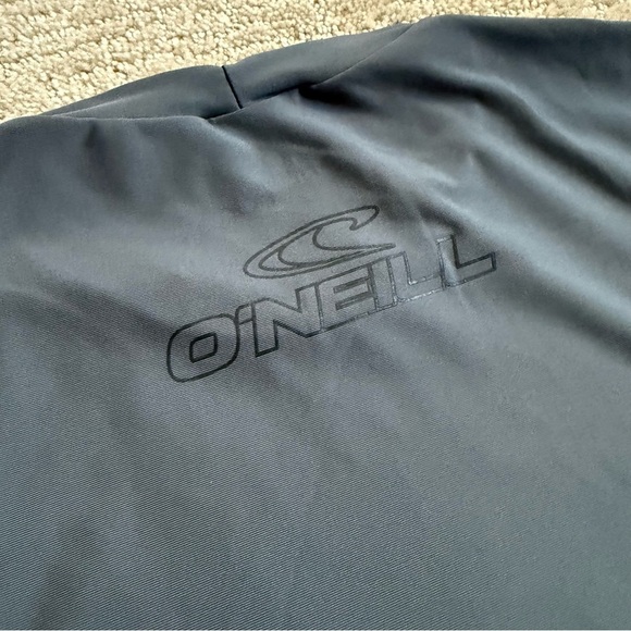 O'Neill Rash Guard - Picture 6 of 7